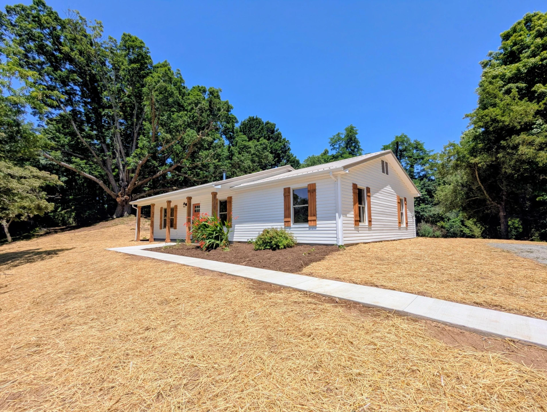 8926 Valley DR SE