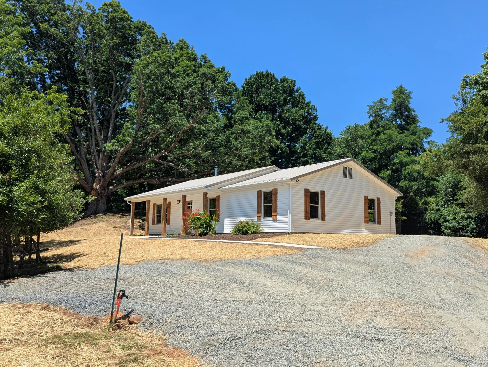 8926 Valley DR SE - Photo 12