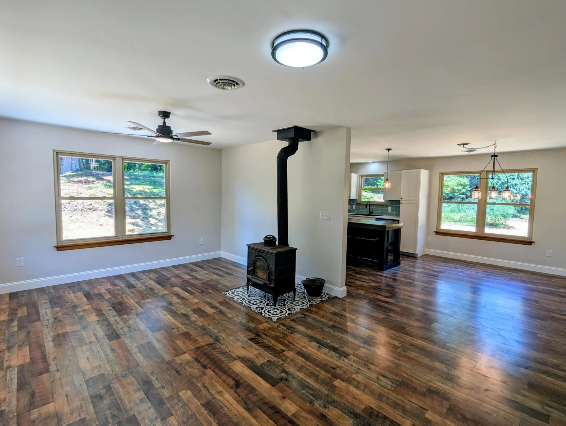 8926 Valley DR SE - Photo 15