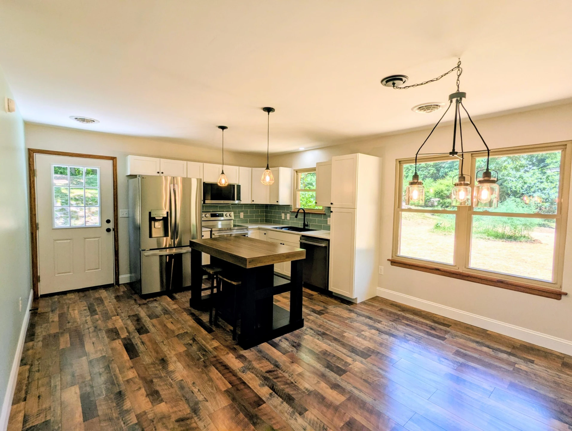 8926 Valley DR SE - Photo 16