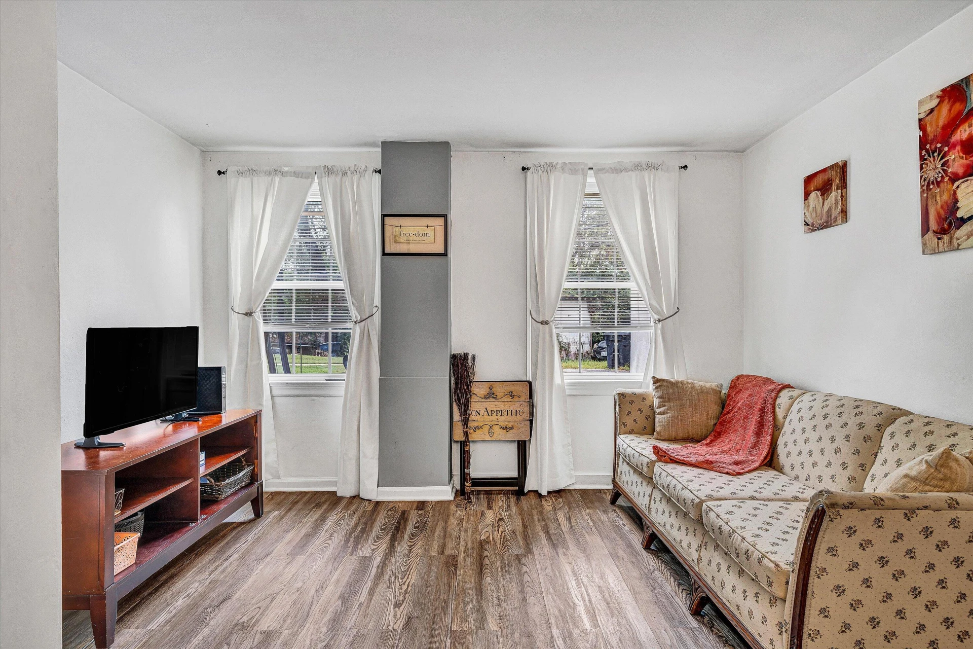 2415 Longview AVE SW #APT 2 - Photo 4