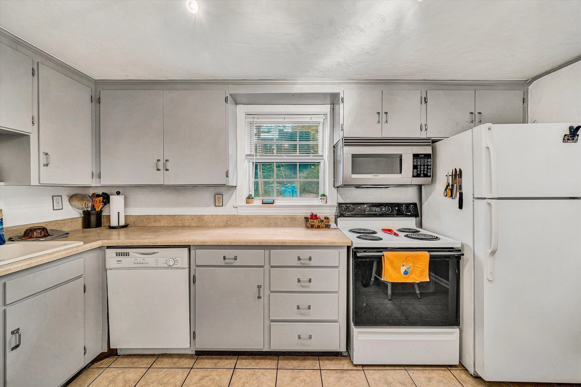2415 Longview AVE SW #APT 2 - Photo 8