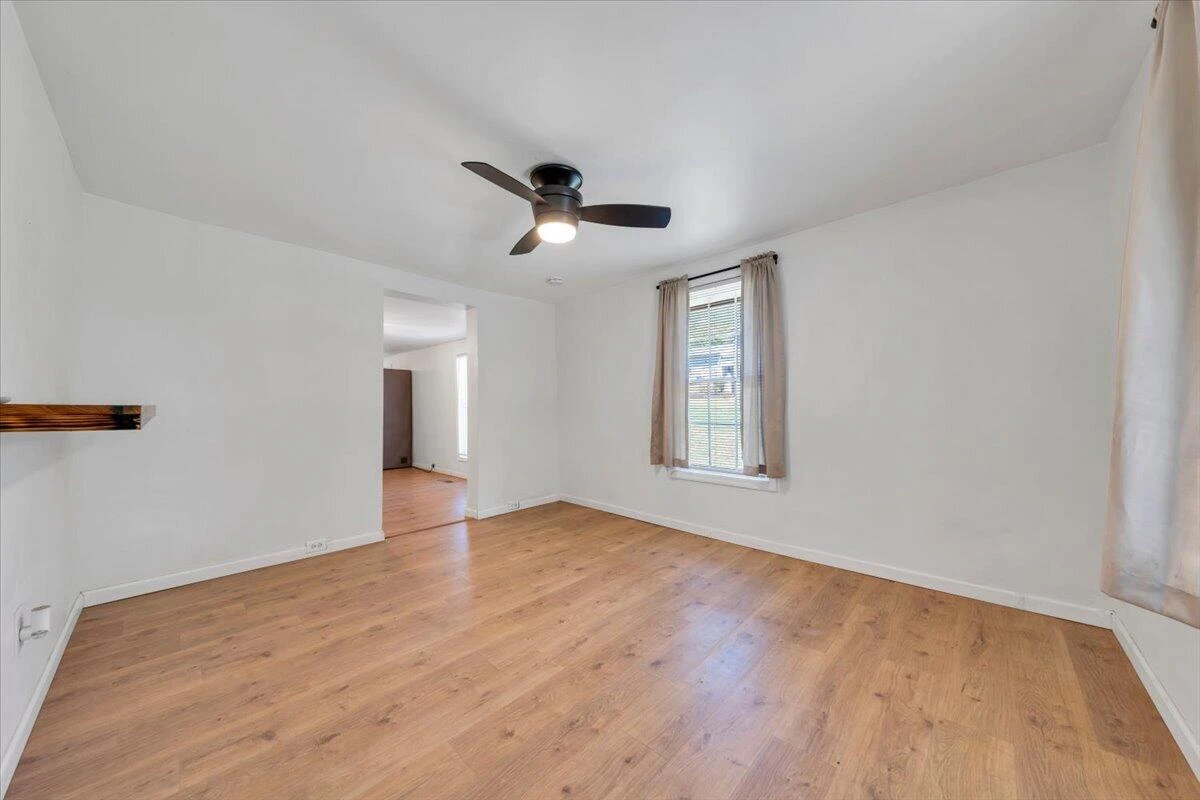 197 Bridge ST N - Photo 3