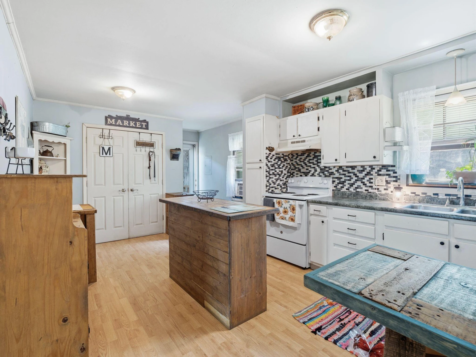897 Southland DR - Photo 3