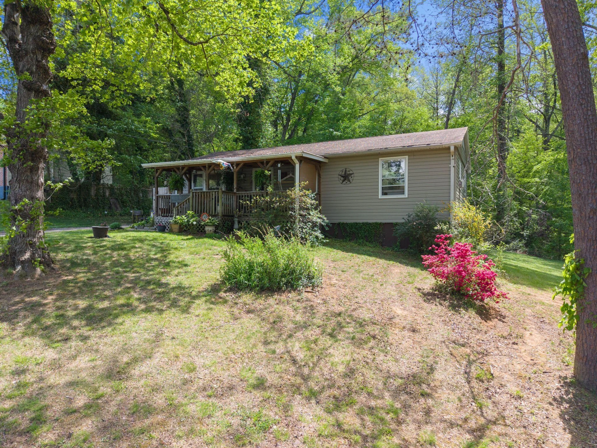 897 Southland DR - Photo 2