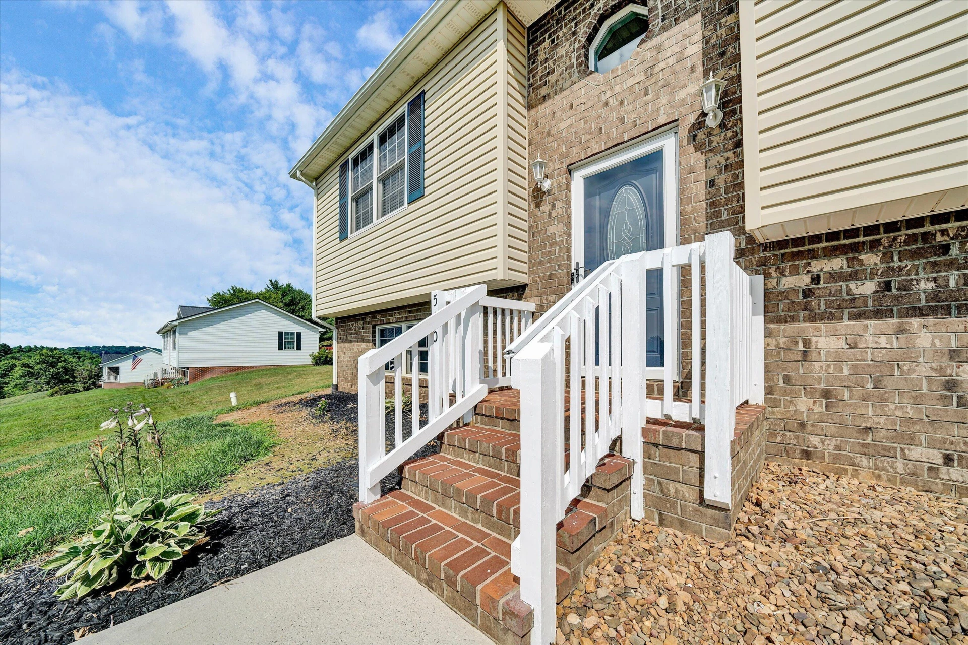 540 Harkrader ST - Photo 2