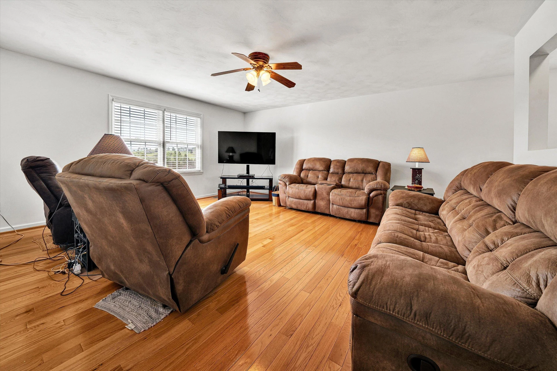 540 Harkrader ST - Photo 3