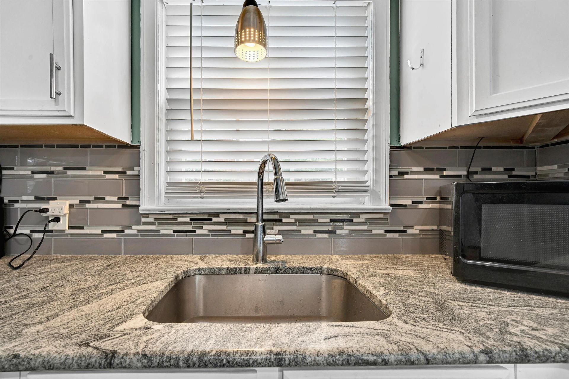 2604 Vancouver DR NW - Photo 14