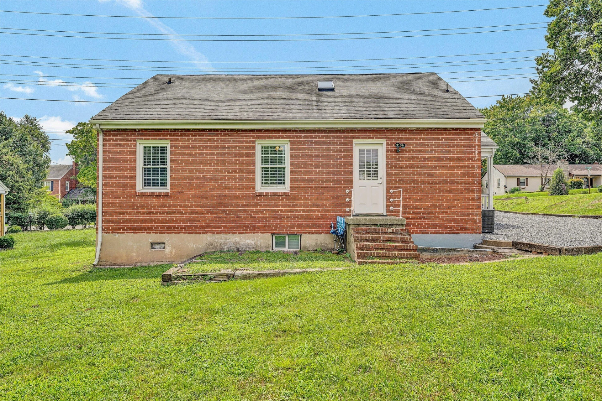 2604 Vancouver DR NW - Photo 28