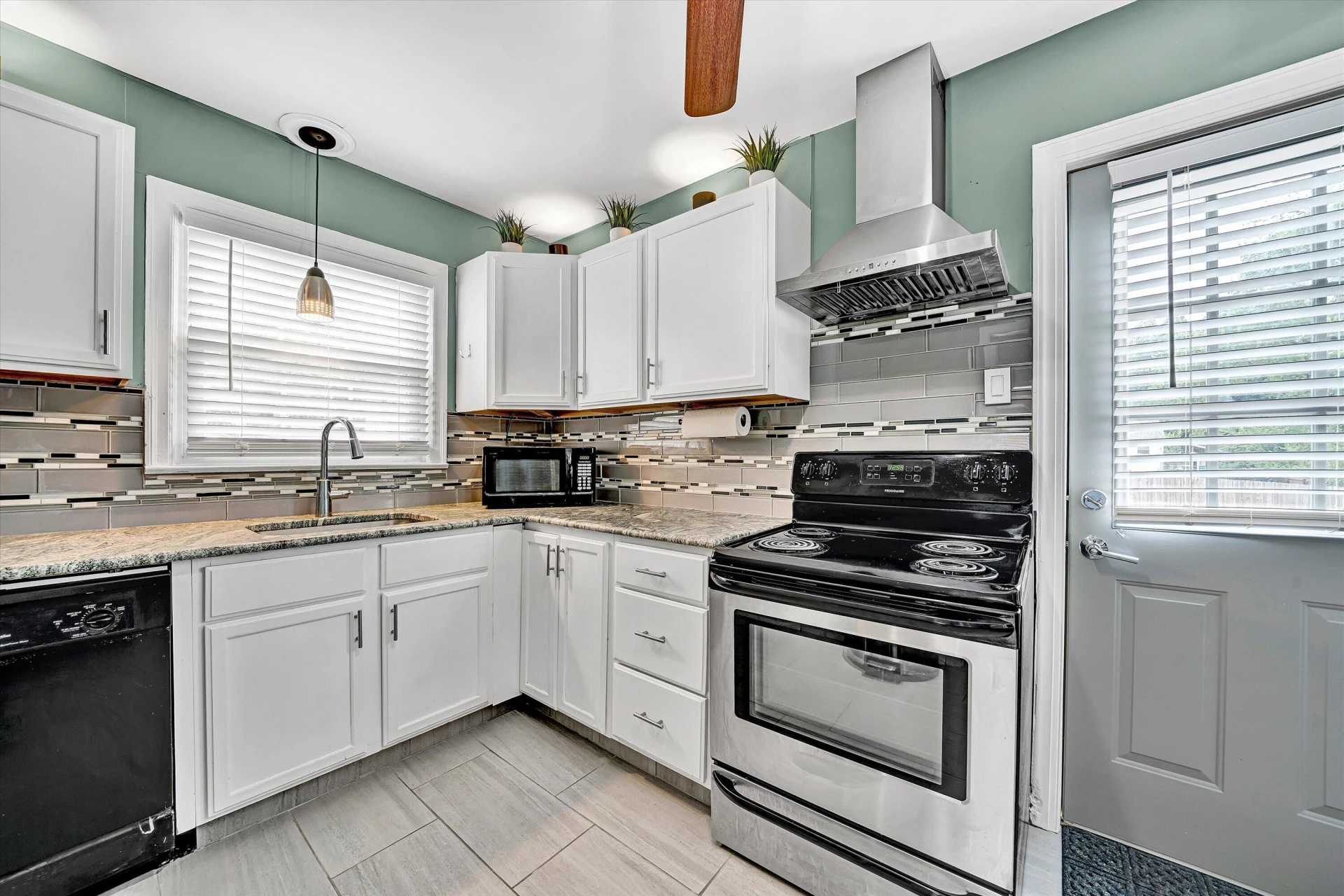 2604 Vancouver DR NW - Photo 12