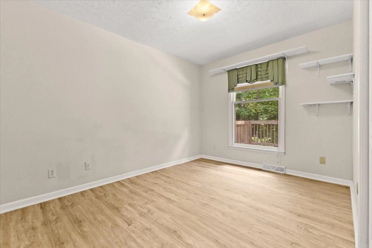 7282 Timberlane DR - Photo 12