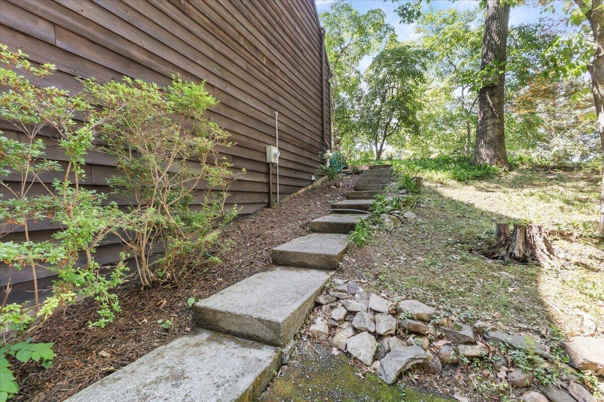 7282 Timberlane DR - Photo 2