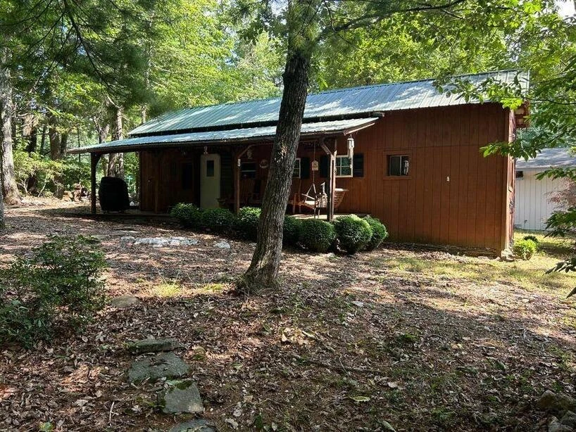 242 White Pine DR SE