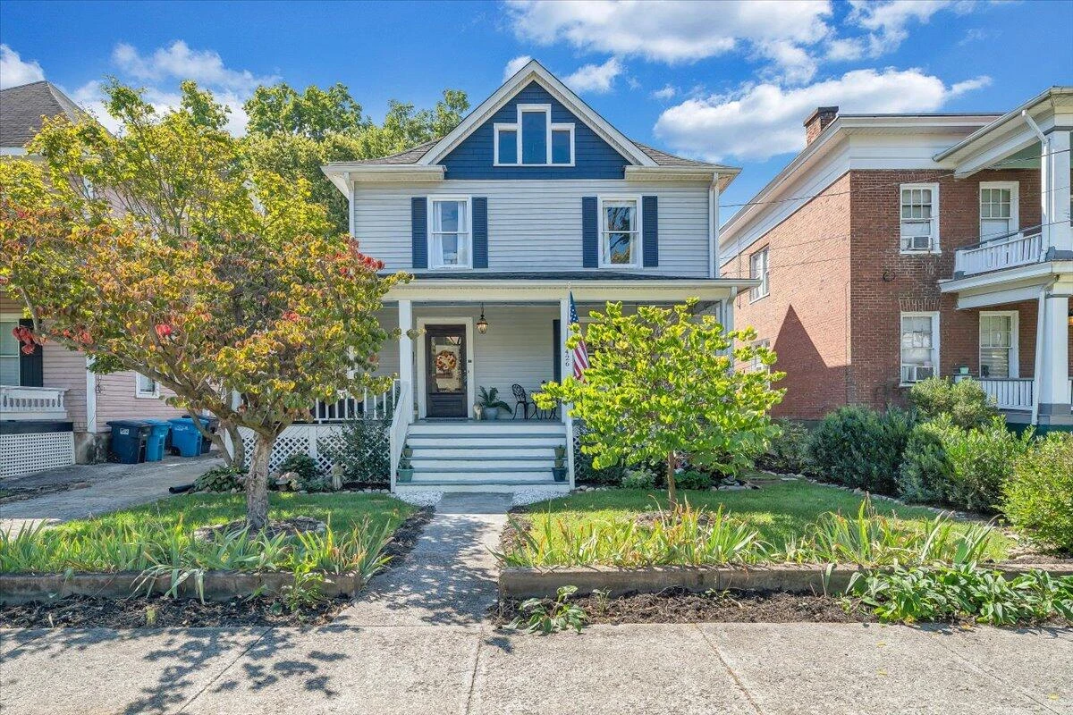 426 Woods AVE SW