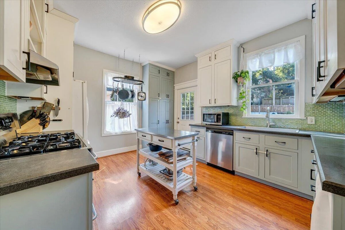 426 Woods AVE SW - Photo 13