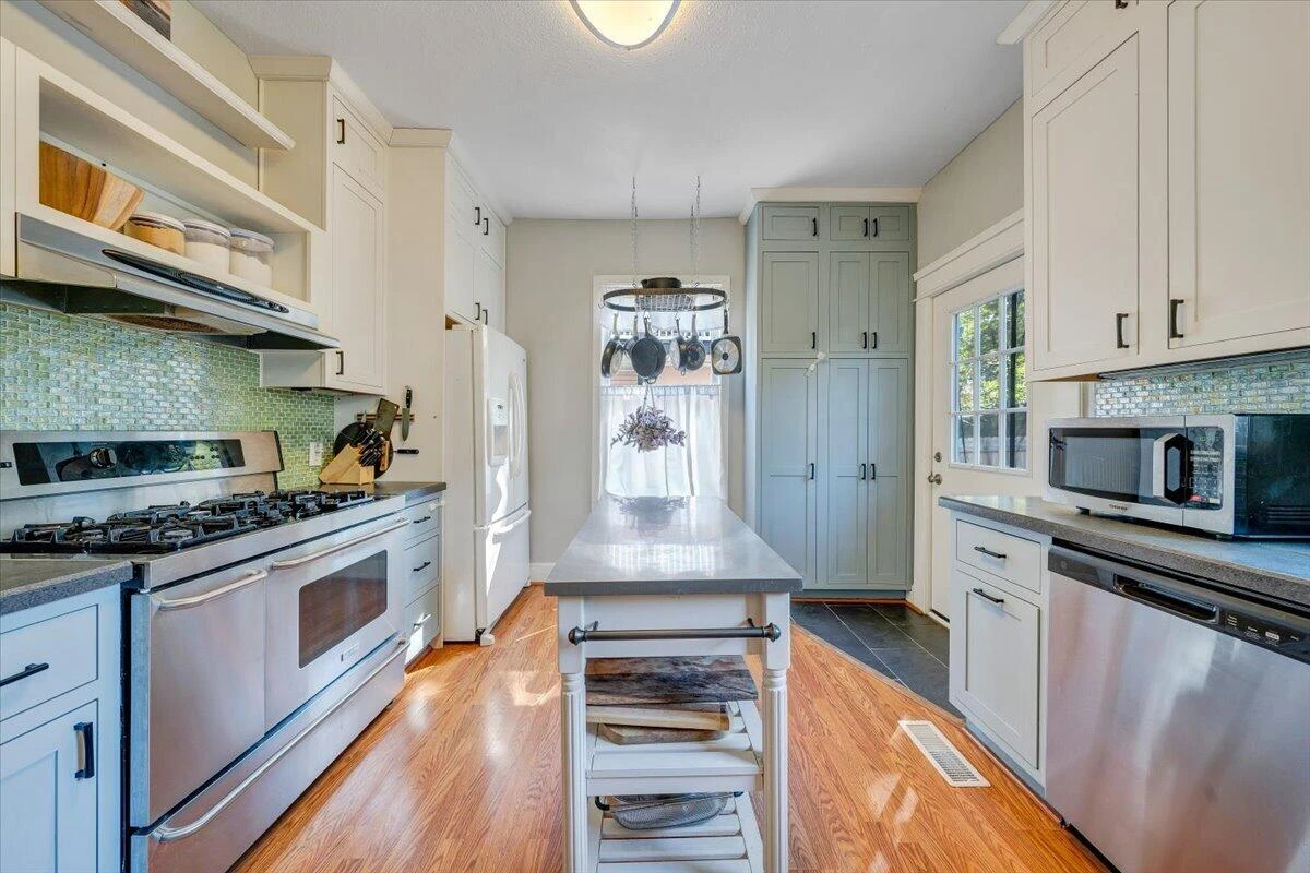426 Woods AVE SW - Photo 14