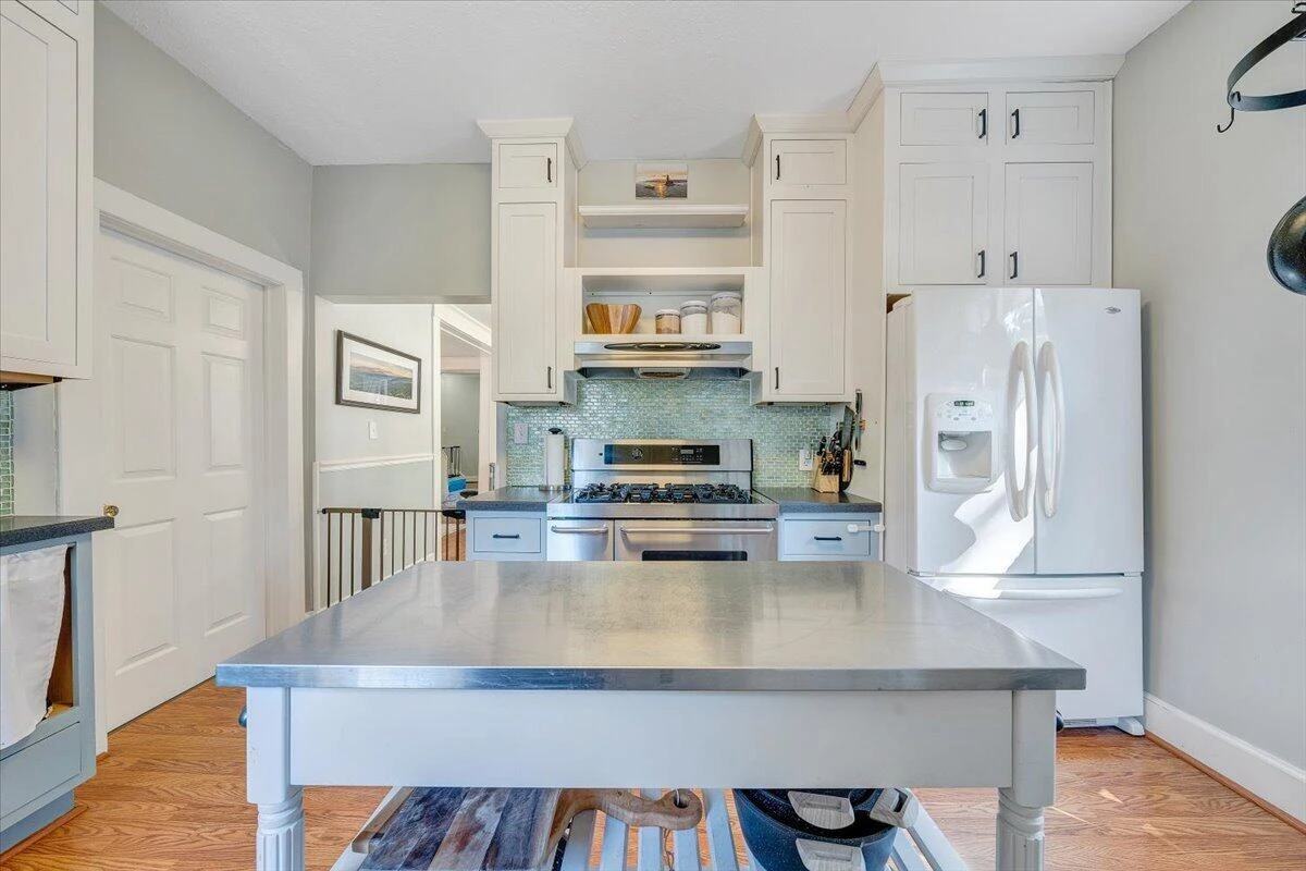 426 Woods AVE SW - Photo 16