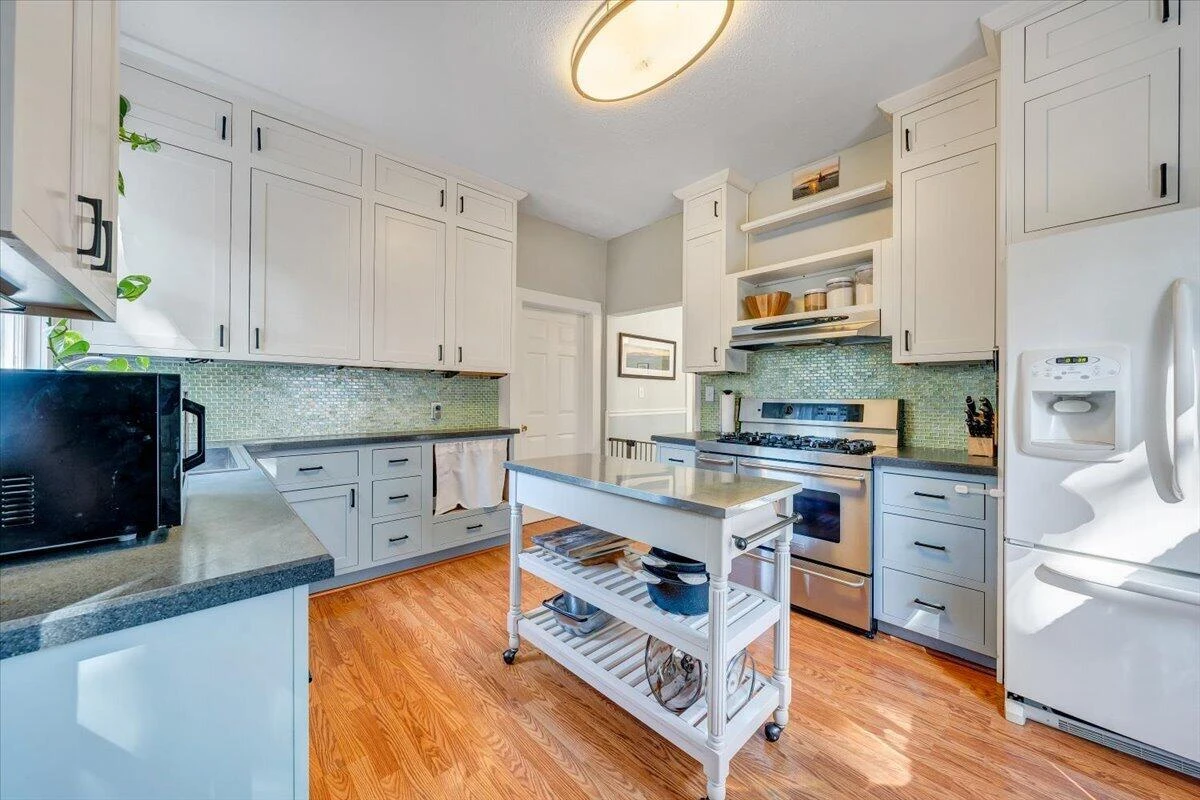 426 Woods AVE SW - Photo 17