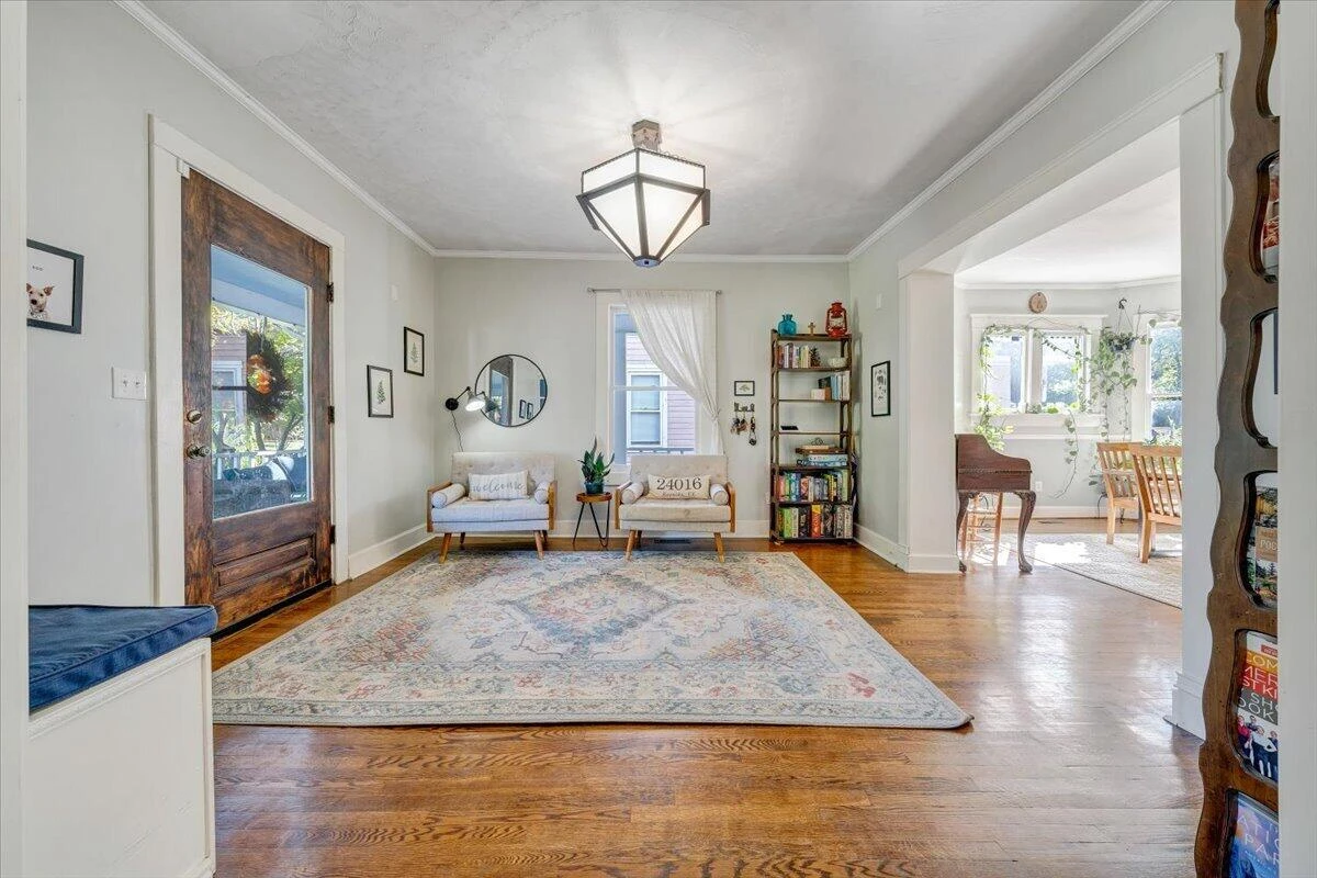 426 Woods AVE SW - Photo 3