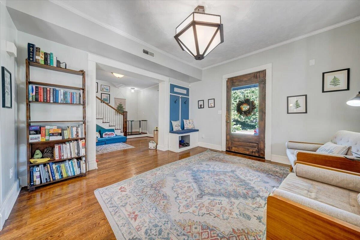 426 Woods AVE SW - Photo 5