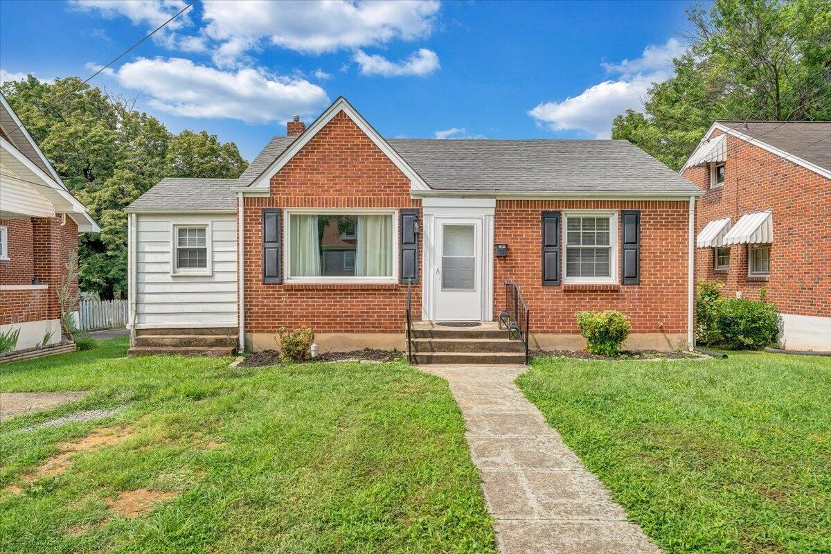 3302 Collingwood ST NE - Photo 2
