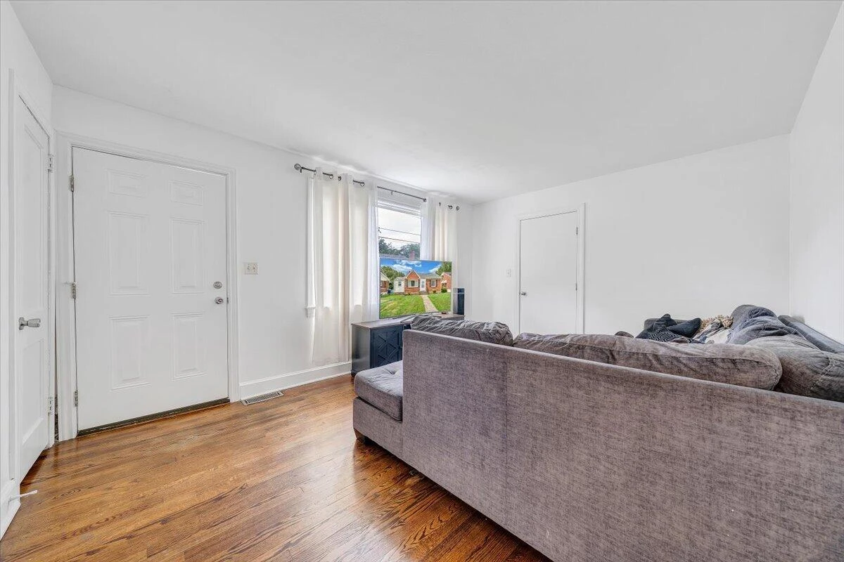 3302 Collingwood ST NE - Photo 5