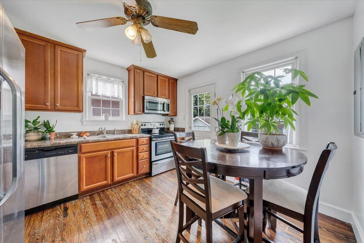 3302 Collingwood ST NE - Photo 8