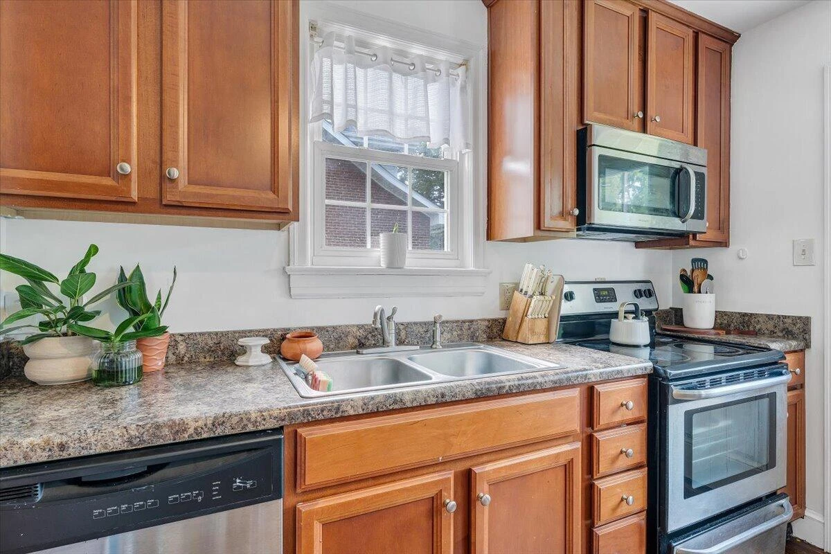 3302 Collingwood ST NE - Photo 9