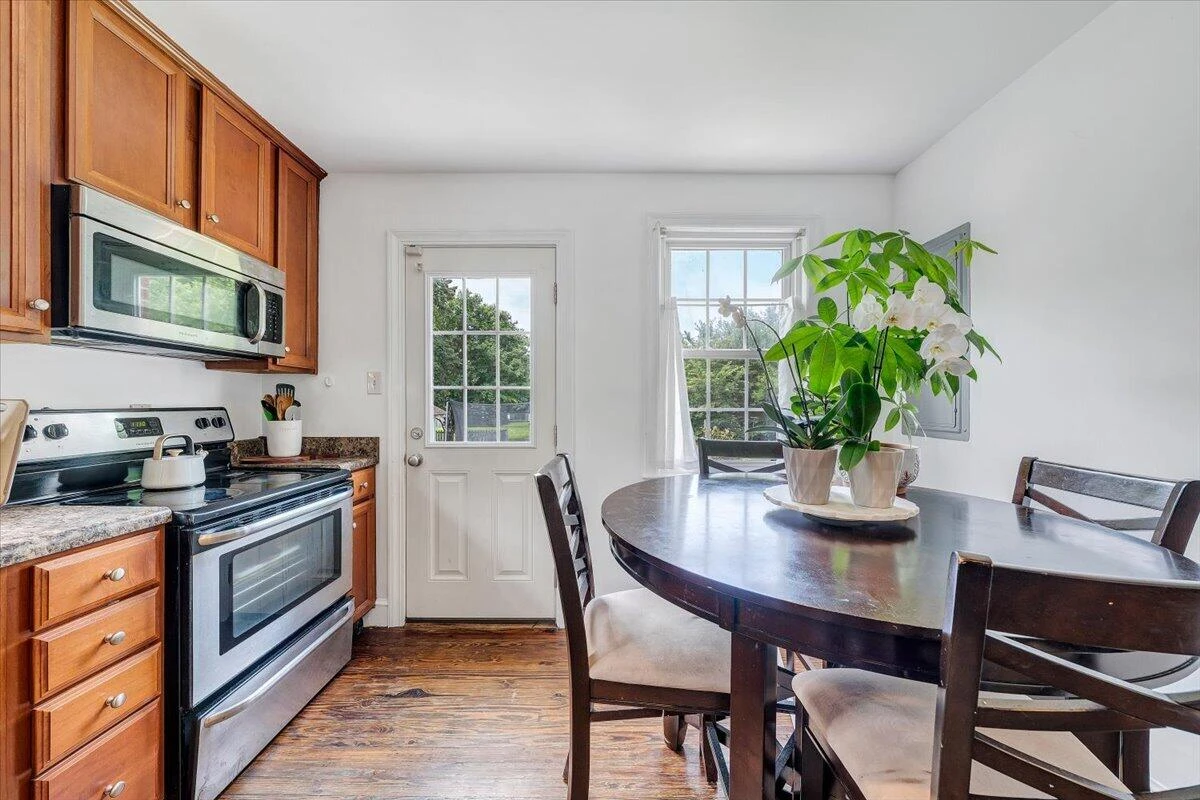 3302 Collingwood ST NE - Photo 10