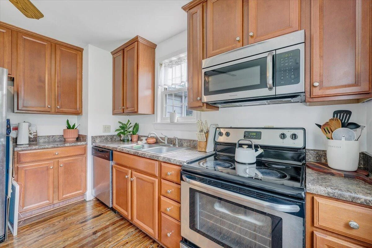3302 Collingwood ST NE - Photo 11