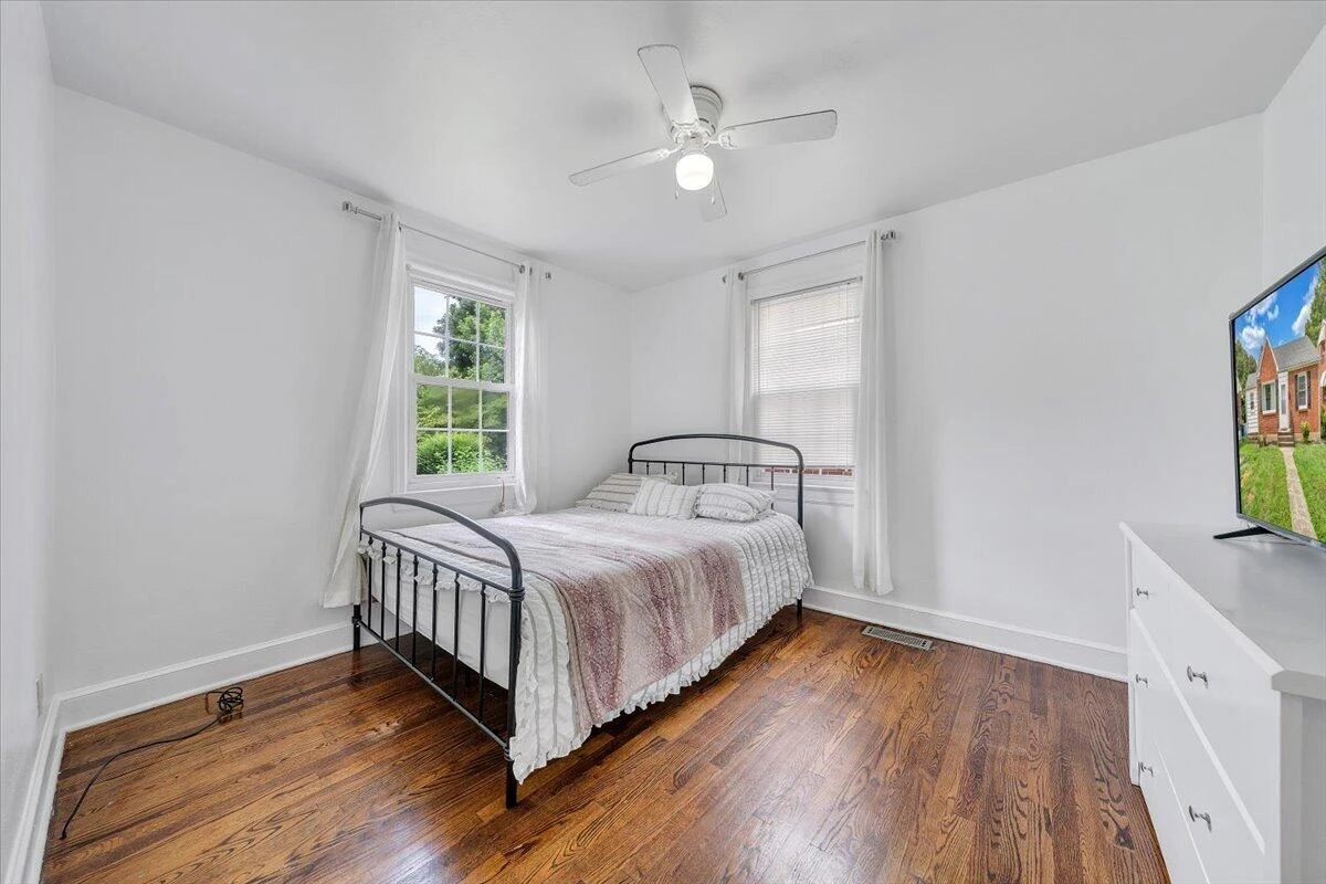 3302 Collingwood ST NE - Photo 14