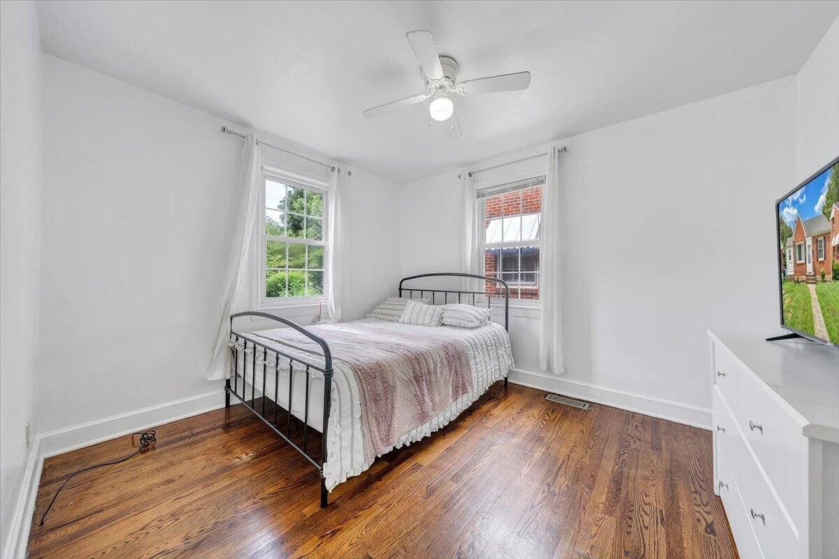 3302 Collingwood ST NE - Photo 15