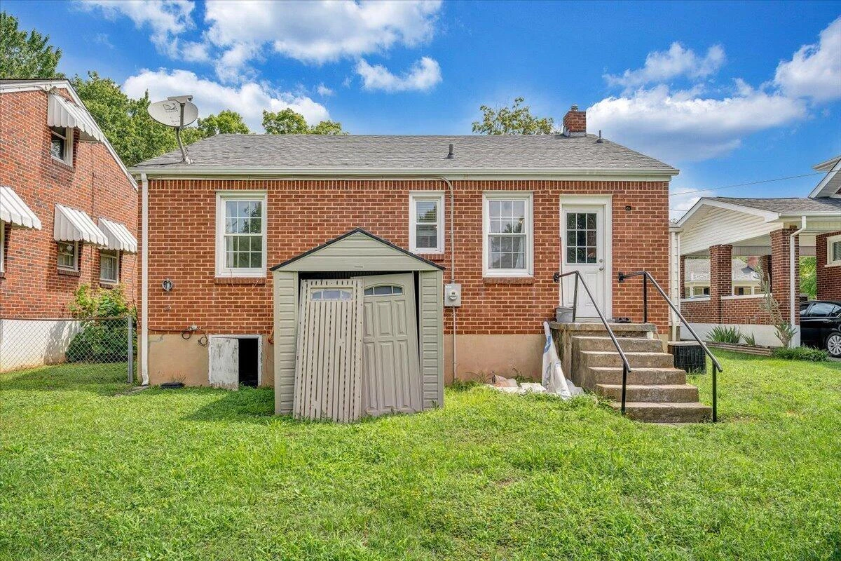 3302 Collingwood ST NE - Photo 22