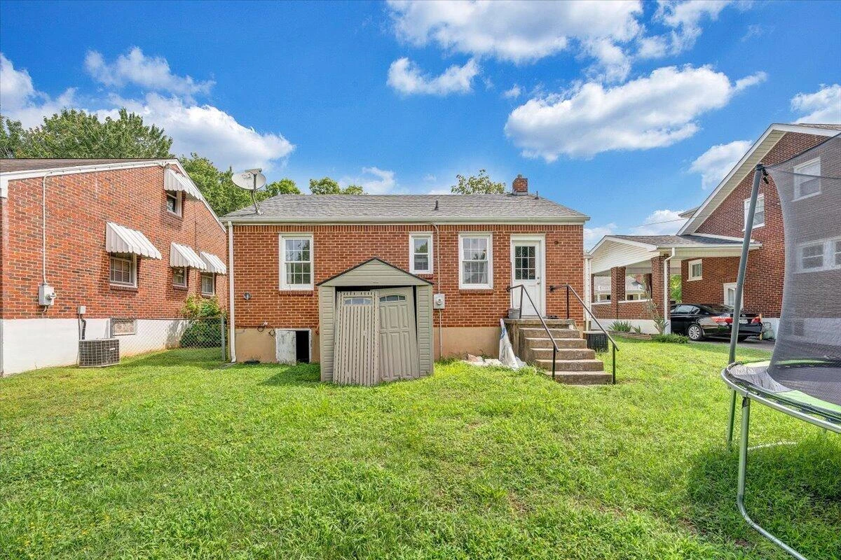 3302 Collingwood ST NE - Photo 23