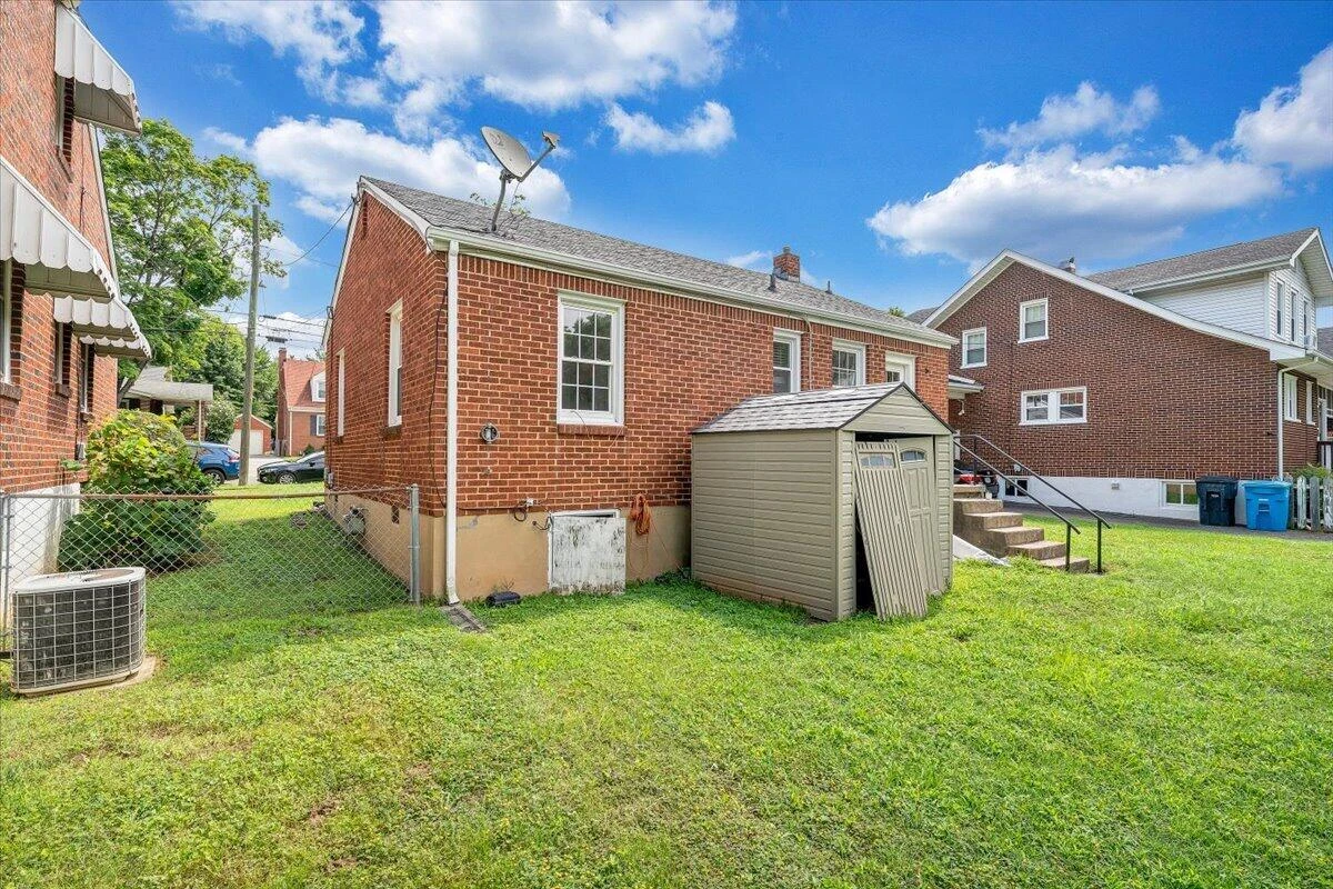 3302 Collingwood ST NE - Photo 24