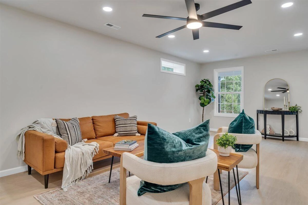 824 Commander DR - Photo 11