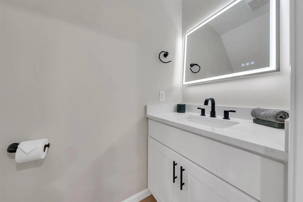 824 Commander DR - Photo 12