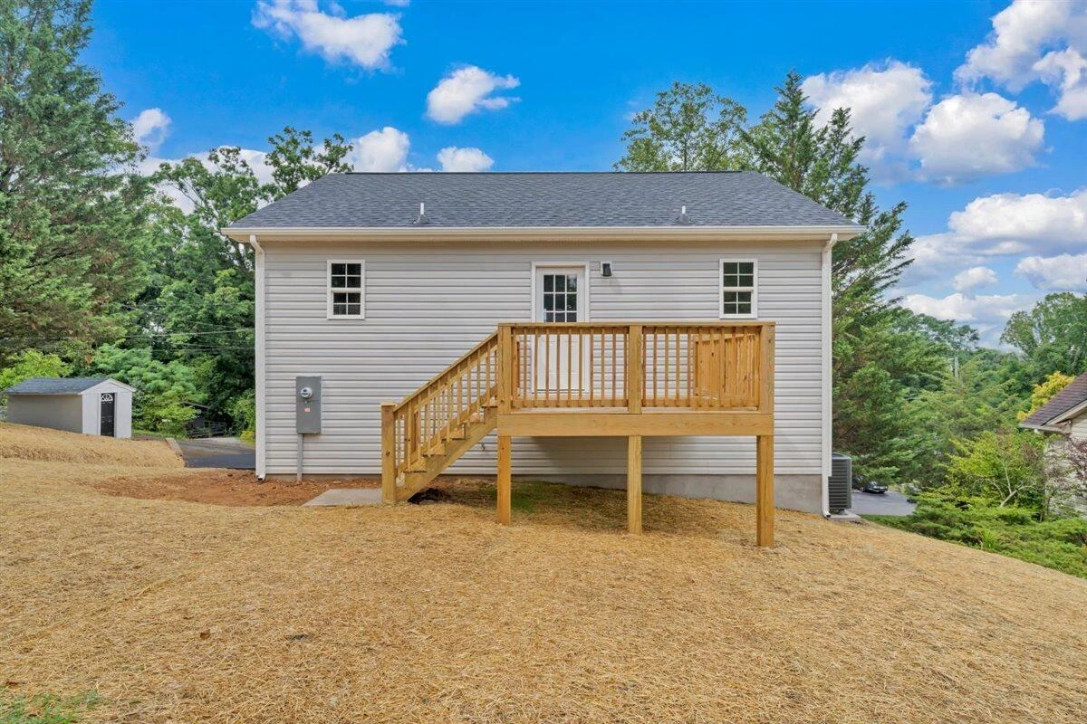 824 Commander DR - Photo 33