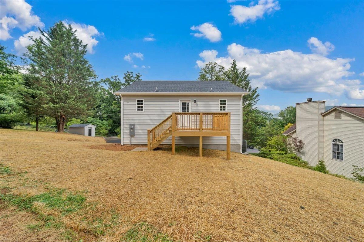 824 Commander DR - Photo 34