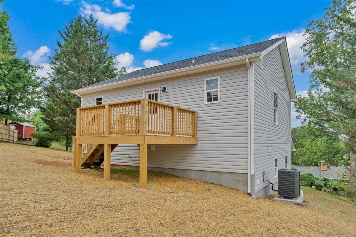 824 Commander DR - Photo 35