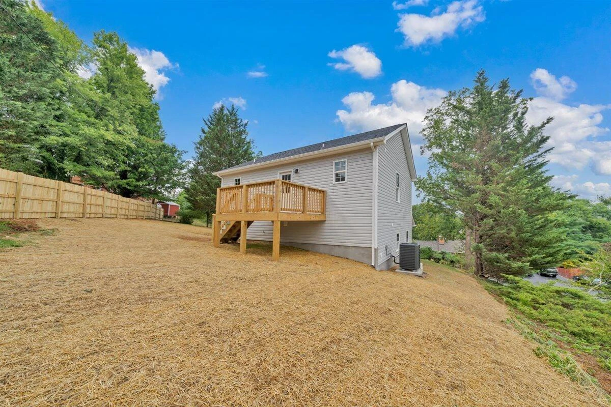 824 Commander DR - Photo 36