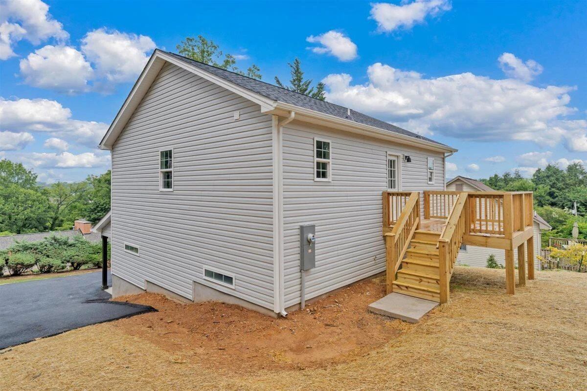 824 Commander DR - Photo 37