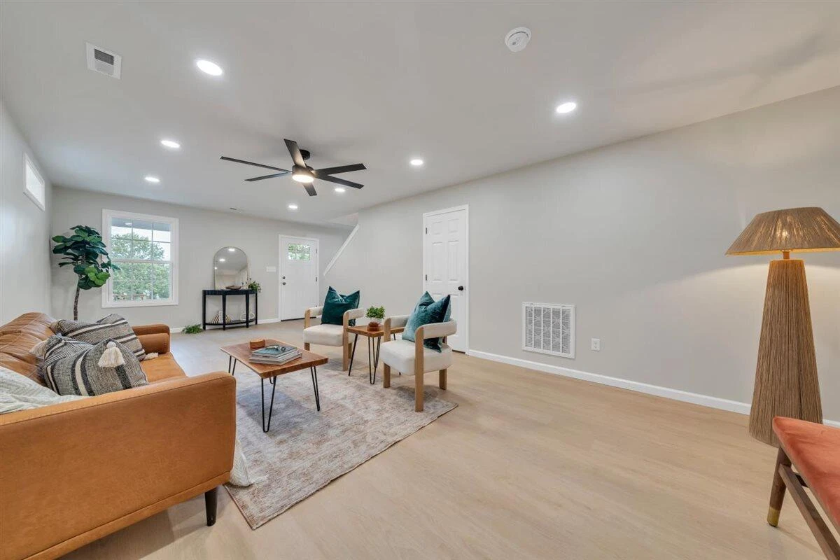 824 Commander DR - Photo 10
