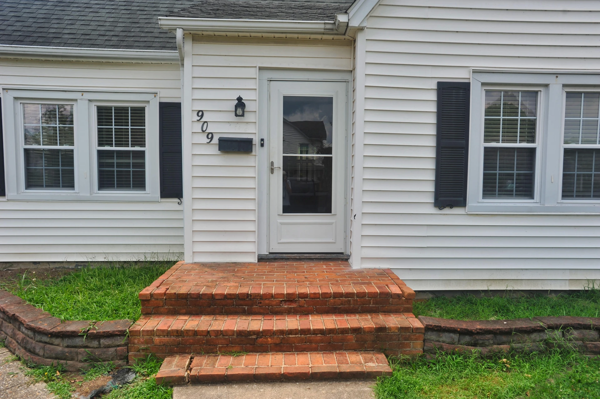 909 Acacia AVE - Photo 15