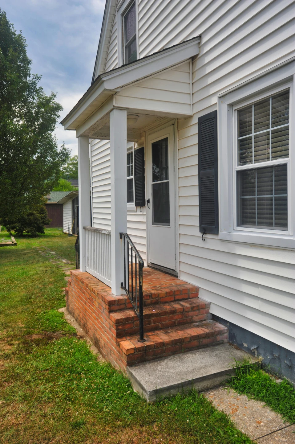 909 Acacia AVE - Photo 16