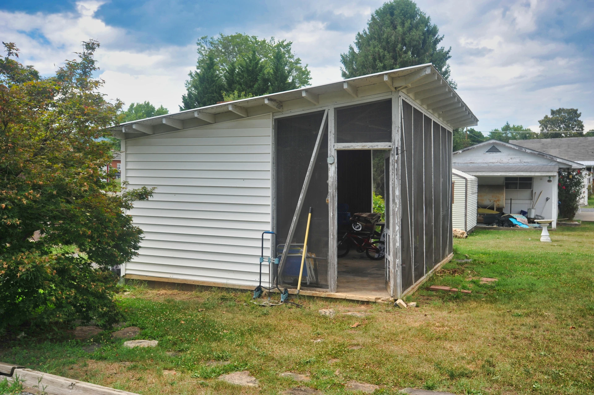 909 Acacia AVE - Photo 17