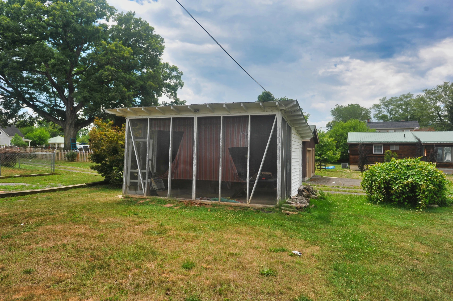 909 Acacia AVE - Photo 18