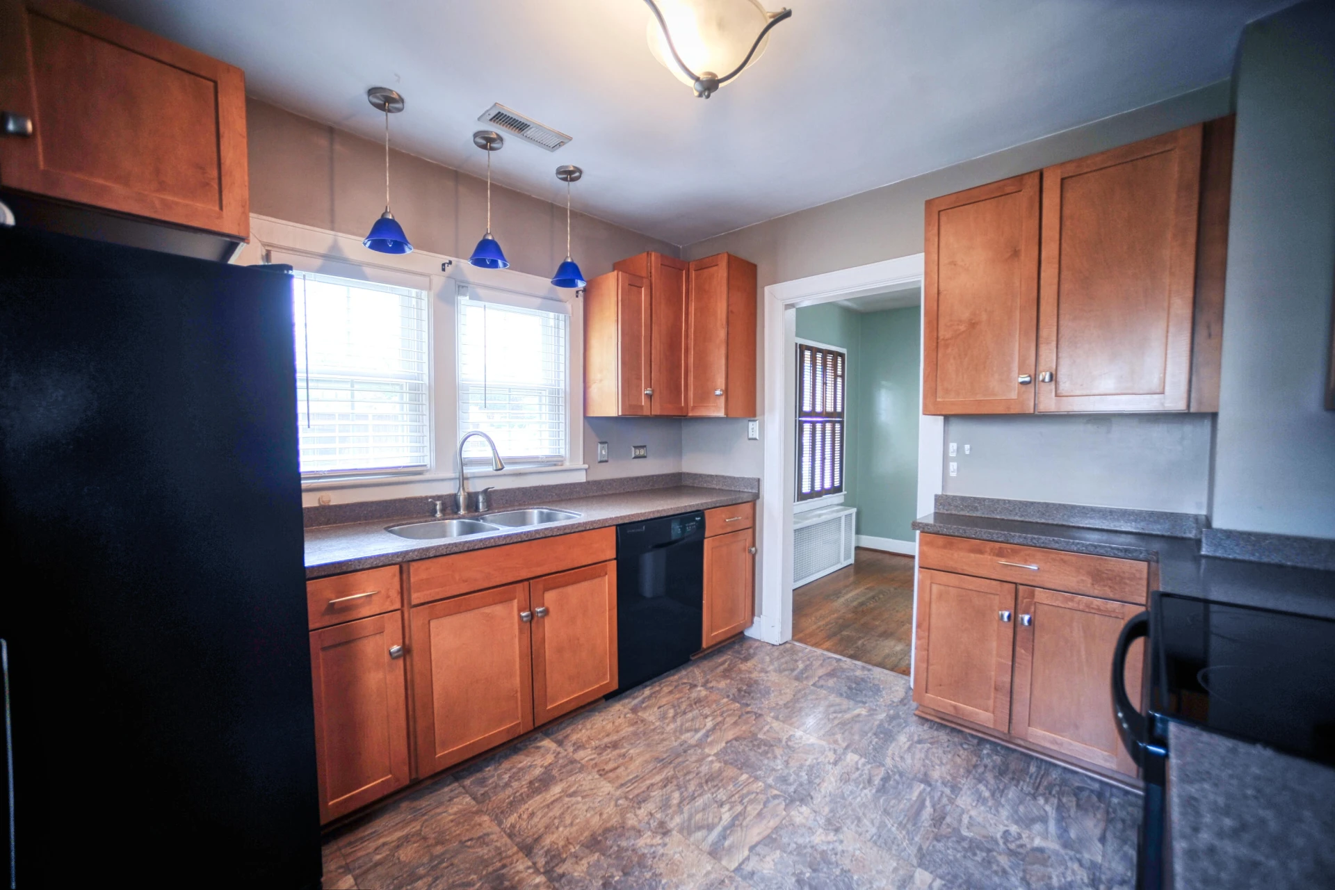 909 Acacia AVE - Photo 5