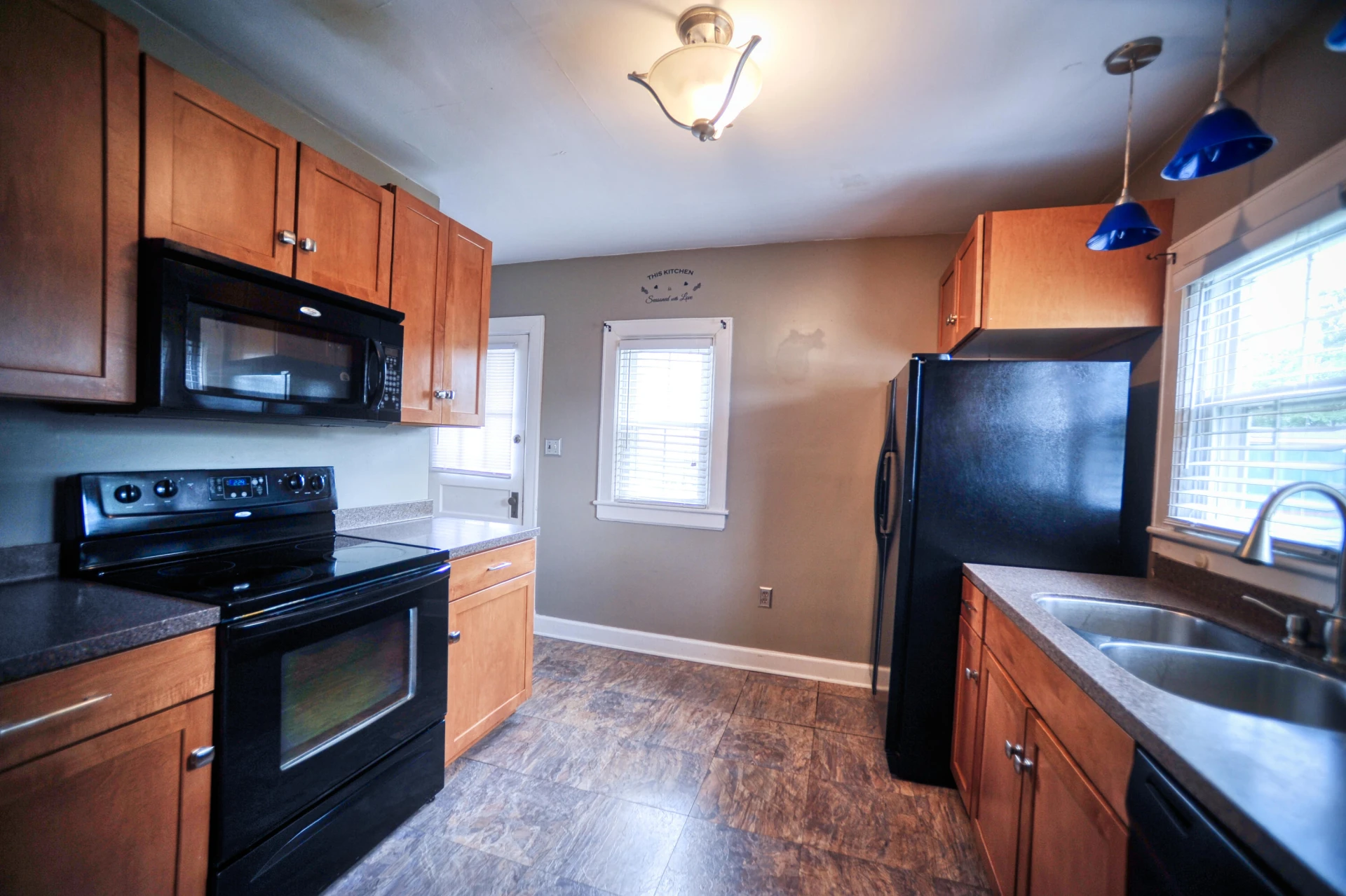 909 Acacia AVE - Photo 6