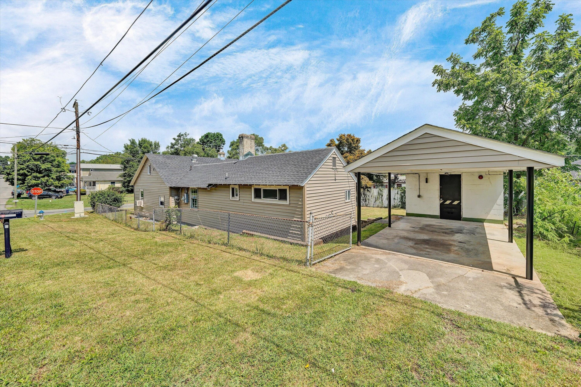 1035 Westside BLVD NW - Photo 3